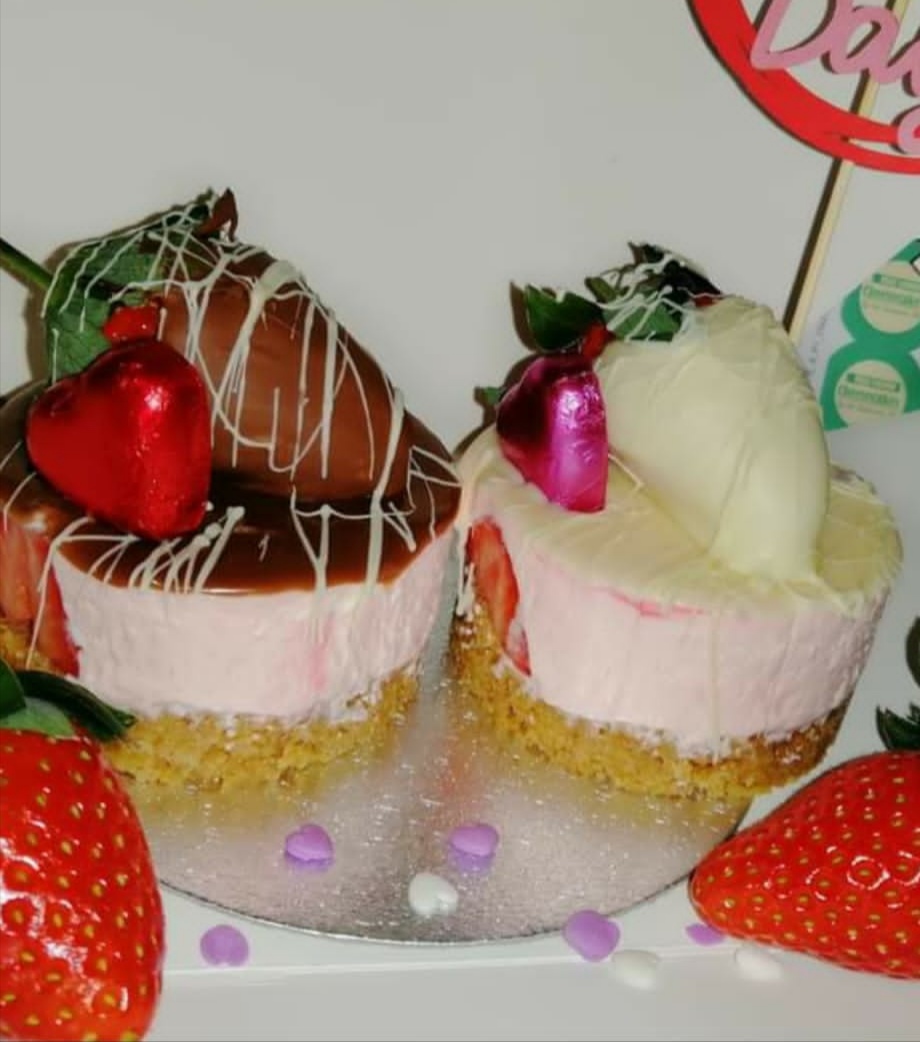 SPECIAL OCCASION DESSERTS 2 PACK😍🍓(includes cake topper)
